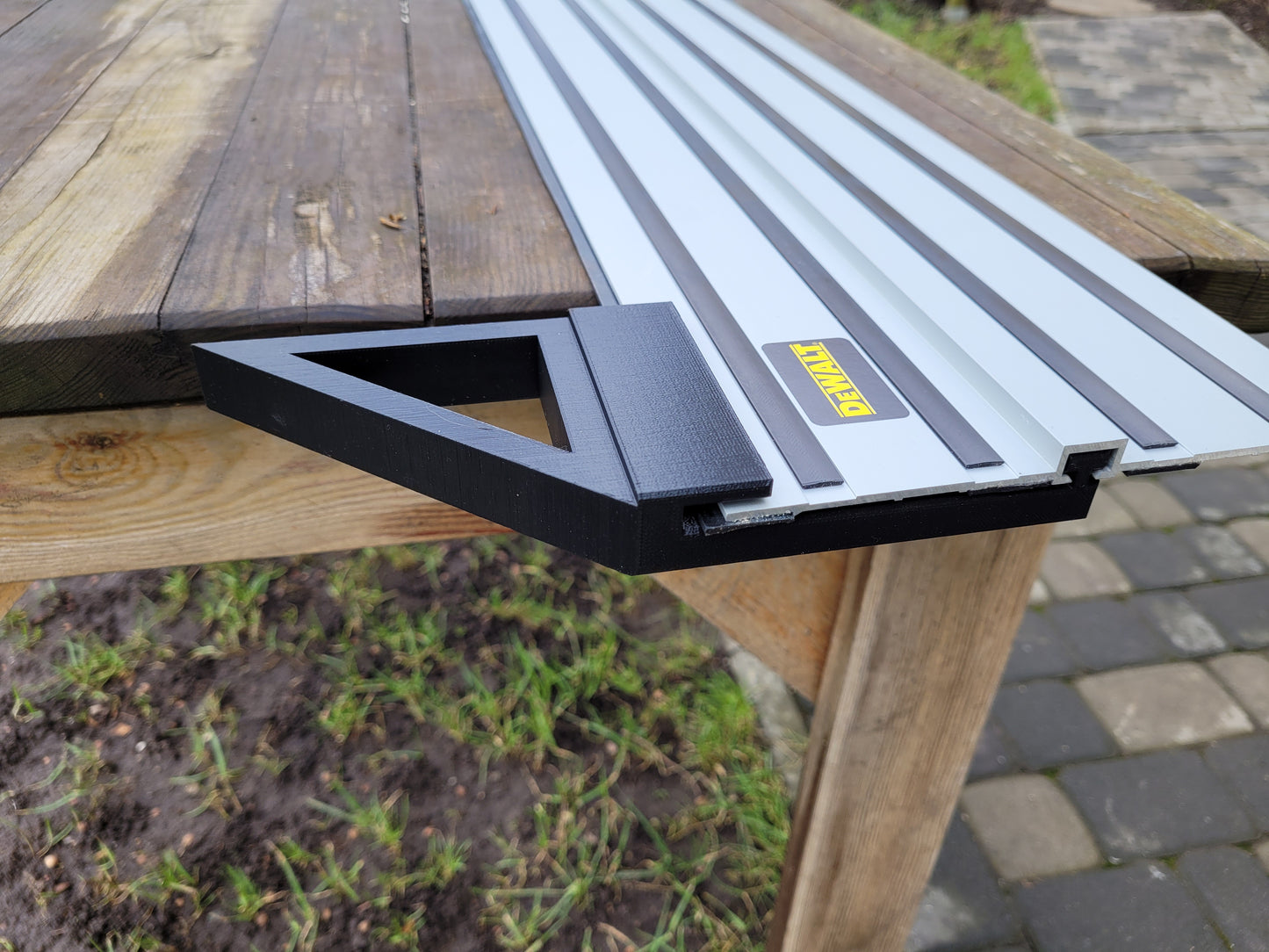 Track rail square fence for Dewalt rails