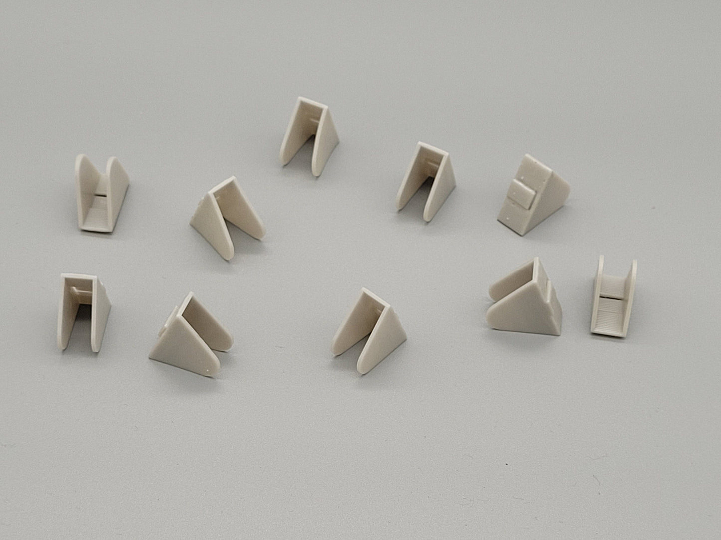 Reel to reel tape retaining clip for spools 10 pieces