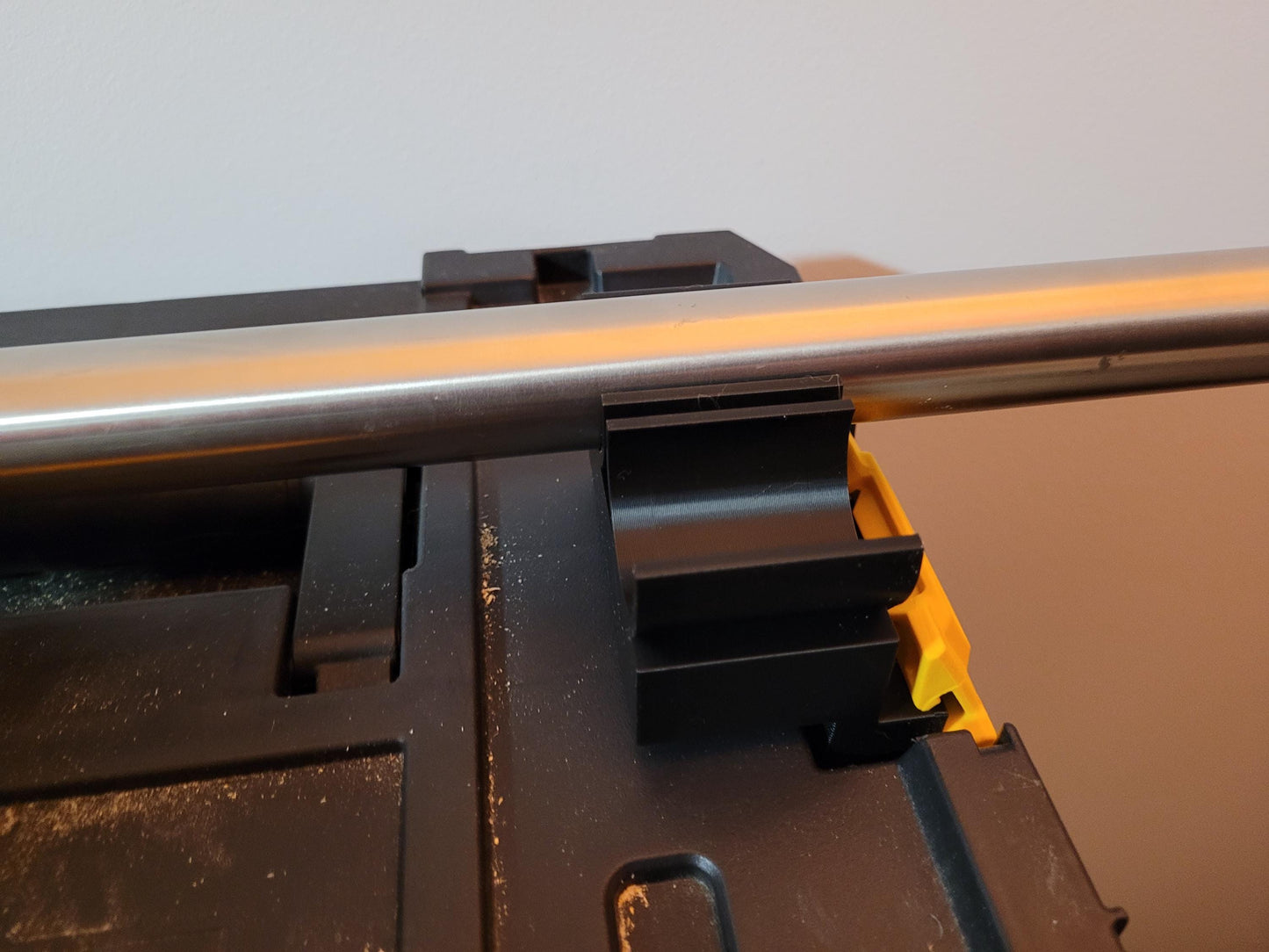 Clippable DeWalt tstak 36 mm hose mount
