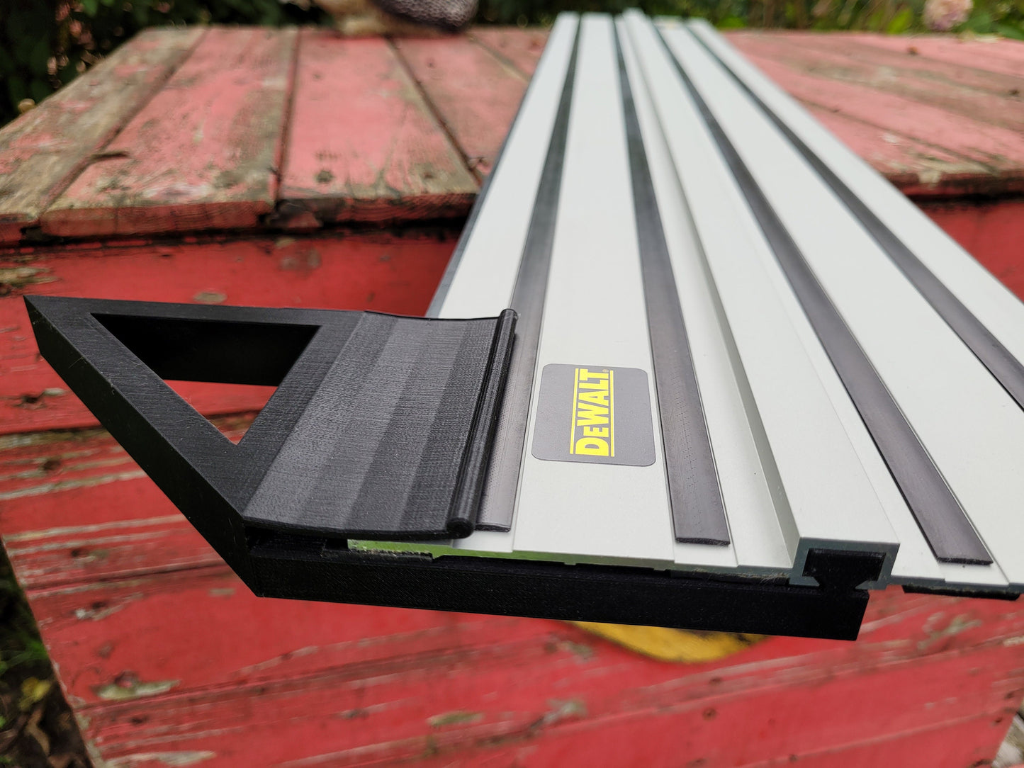 Track rail square fence for Dewalt rails