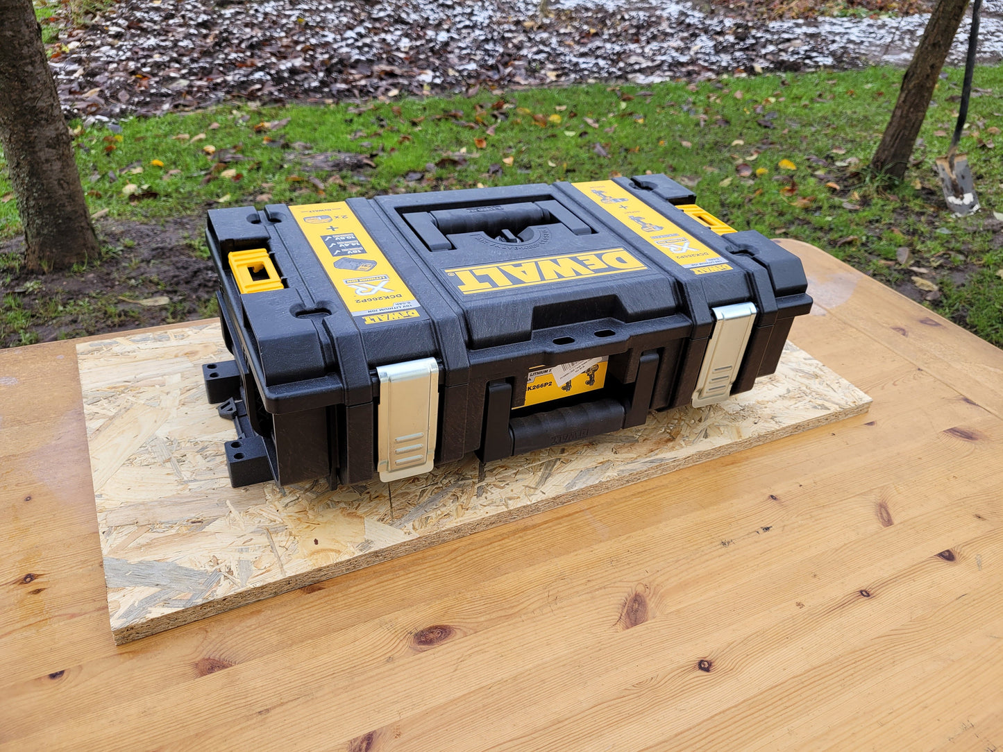 Clippable DeWalt Toughsystem 1.0 floor and wall mount (1 set)