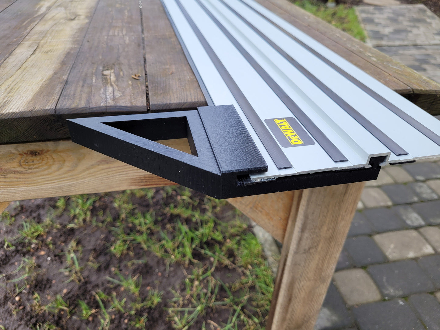 Track rail square fence for Dewalt rails