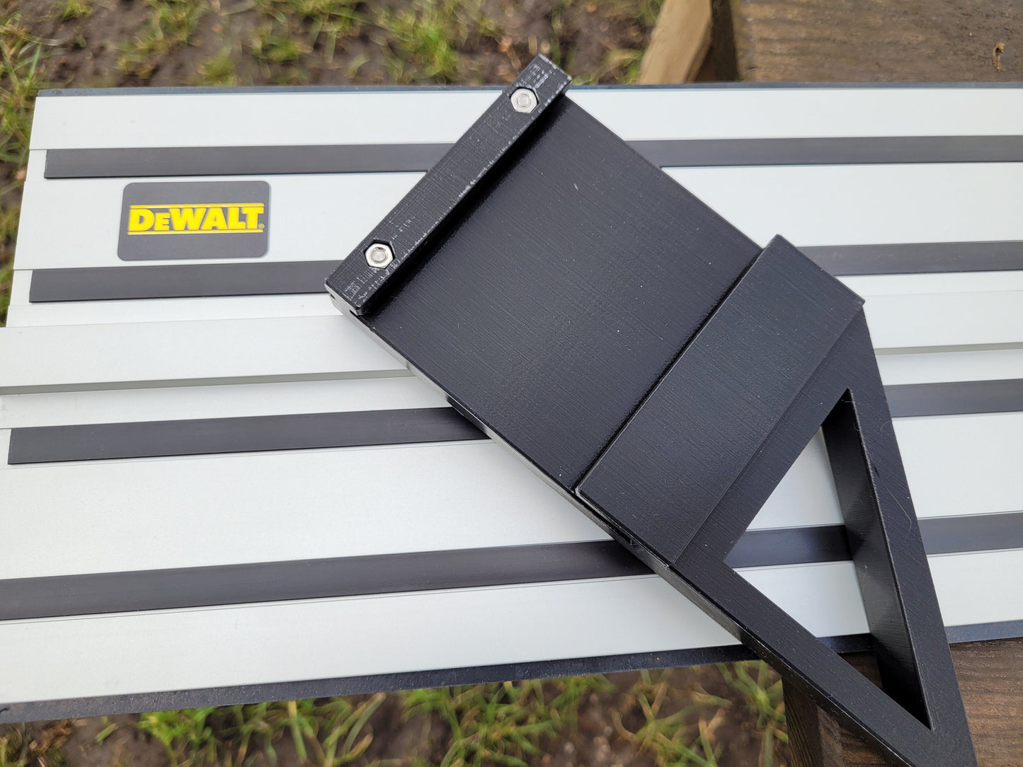 Track rail square fence for Dewalt rails