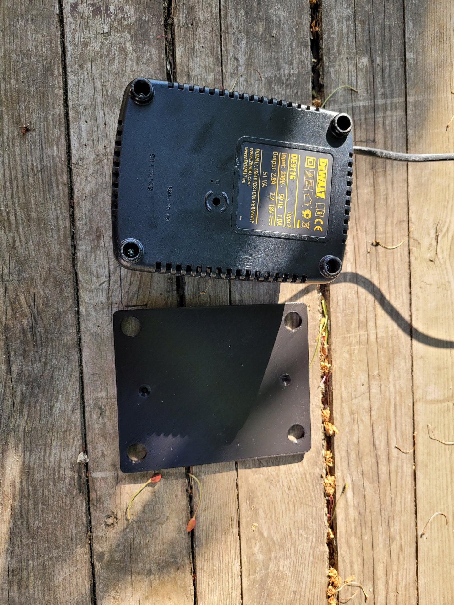 Dewalt battery charger DE9116 type 2 wall mount