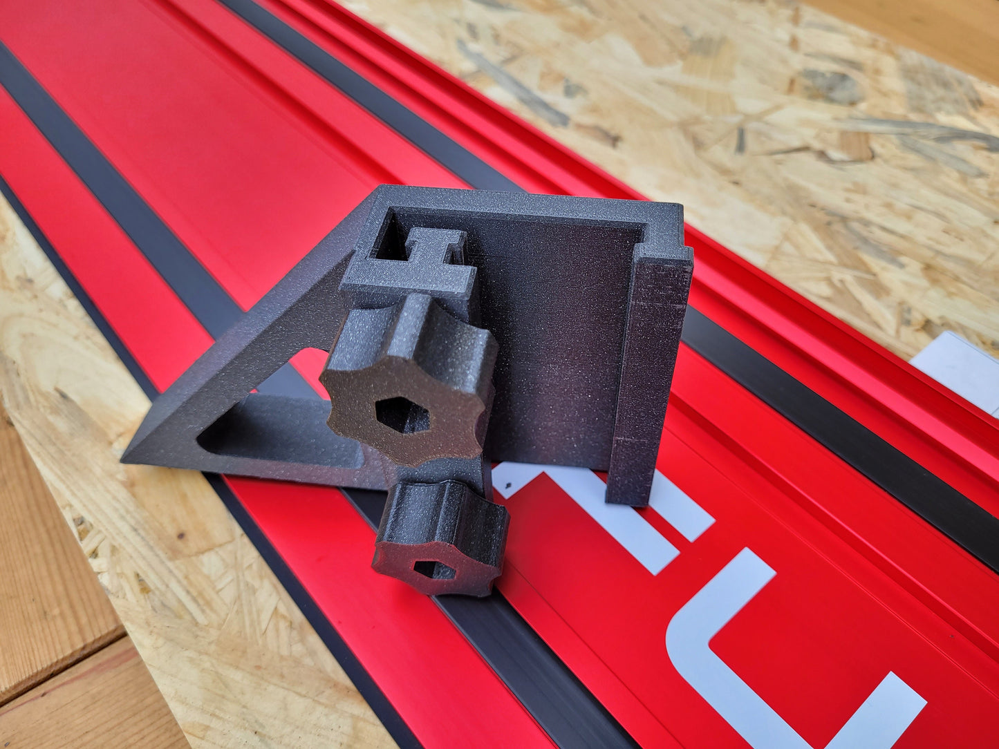 Track rail square fence for Milwaukee M18 rails