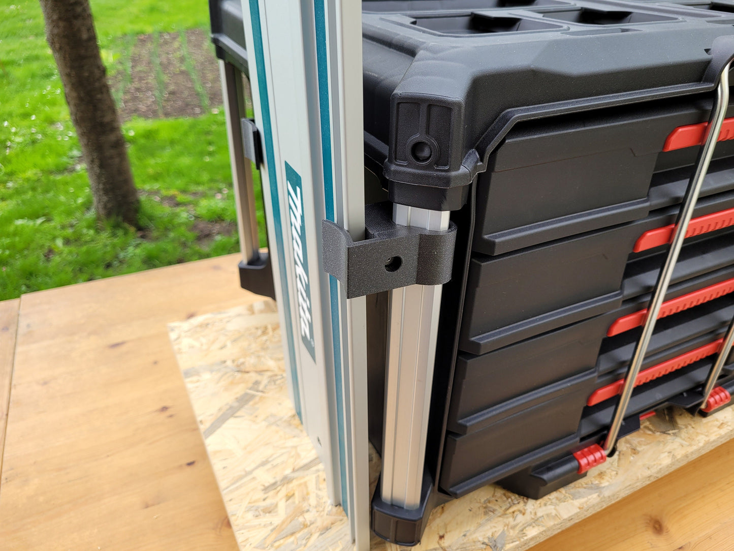 Rail mount for Milwaukee packout and Makita rails