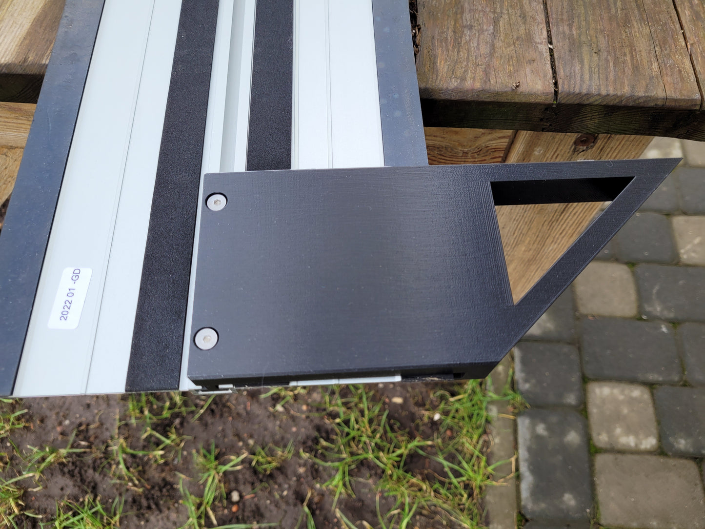 Track rail square fence for Dewalt rails