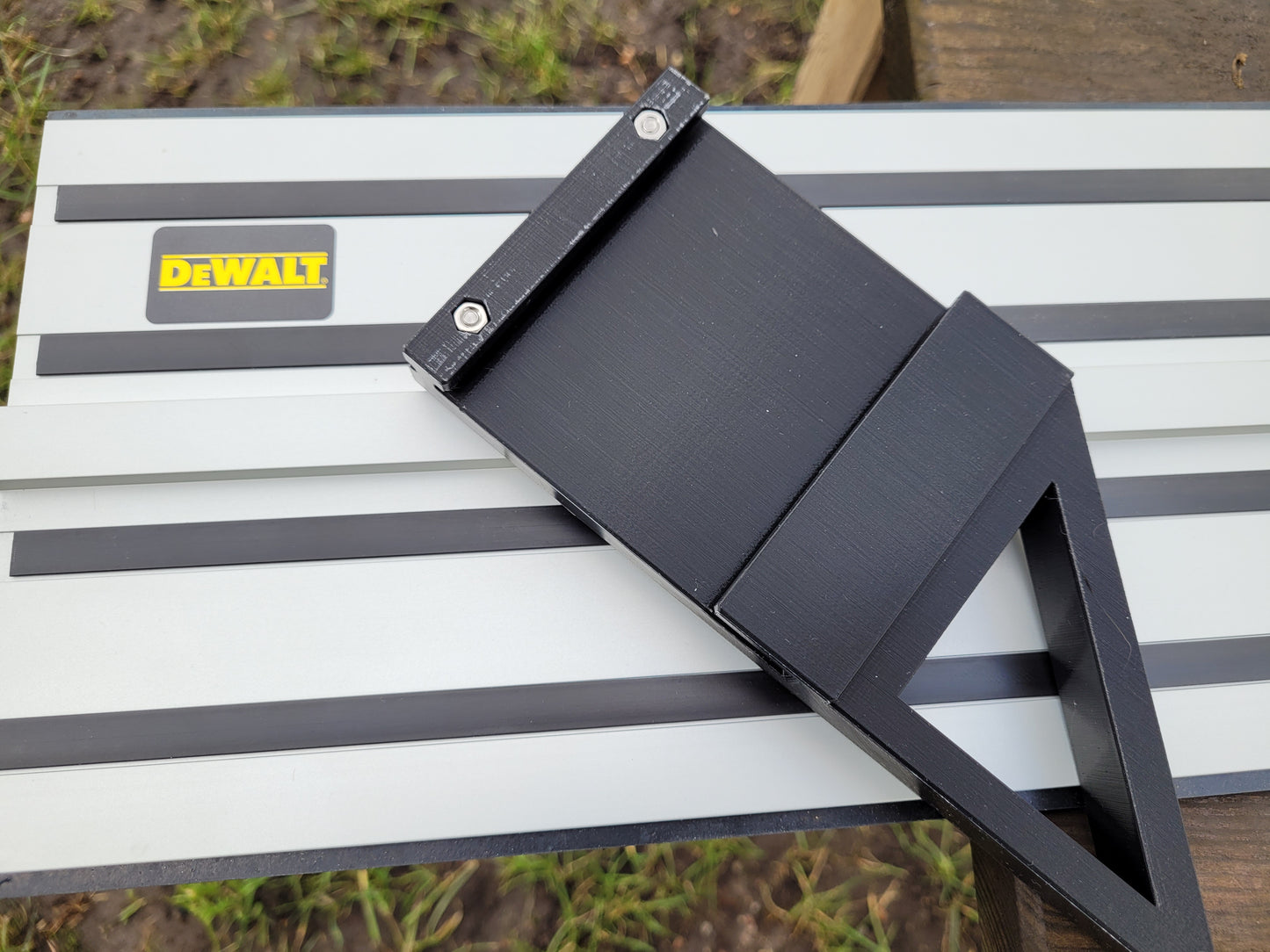 Track rail square fence for Dewalt rails
