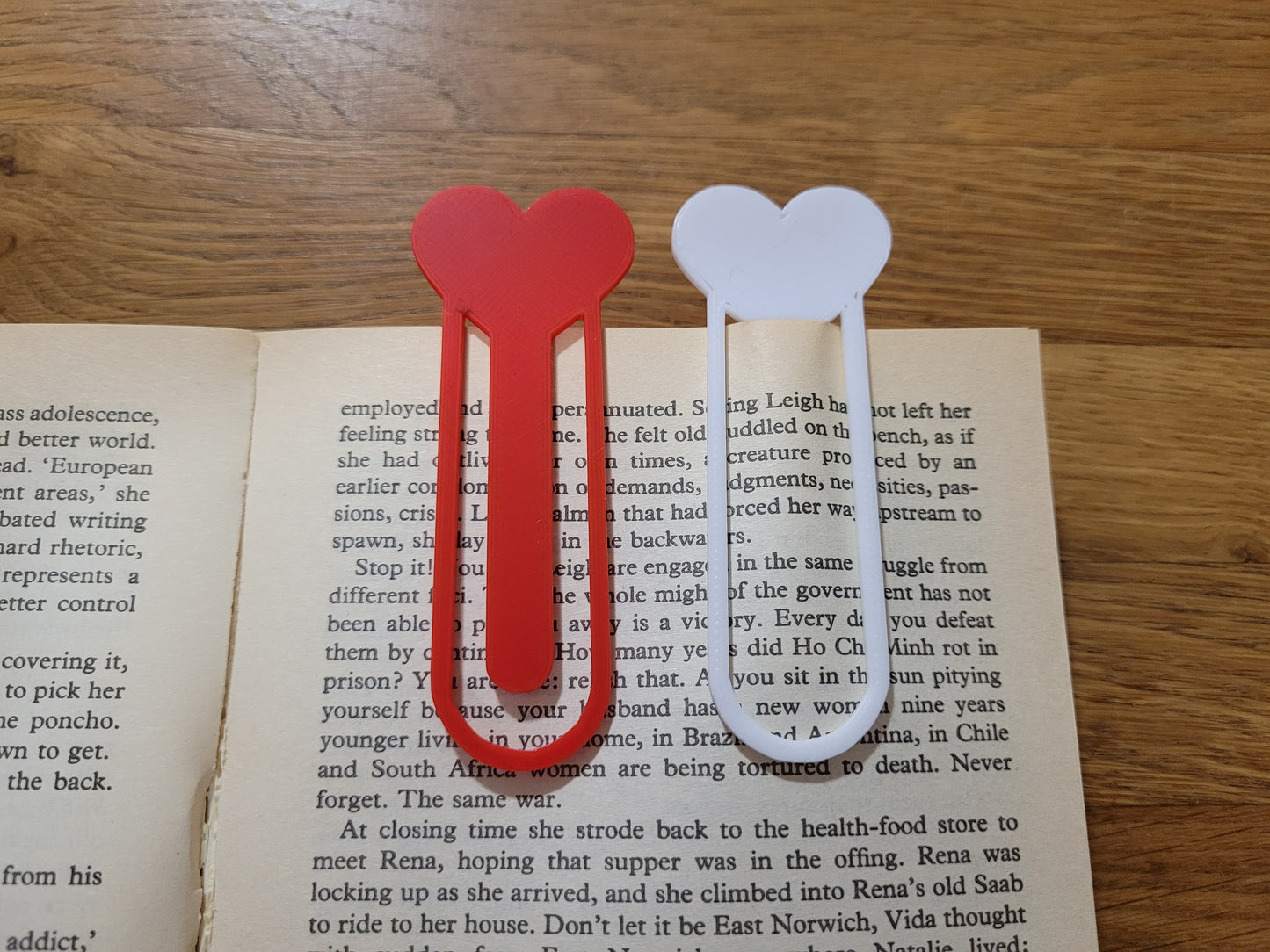Heart-Shaped Bookmarks | Colorful Plastic Page Marker | Book Lover Gift | Reading Accessory - set of 6