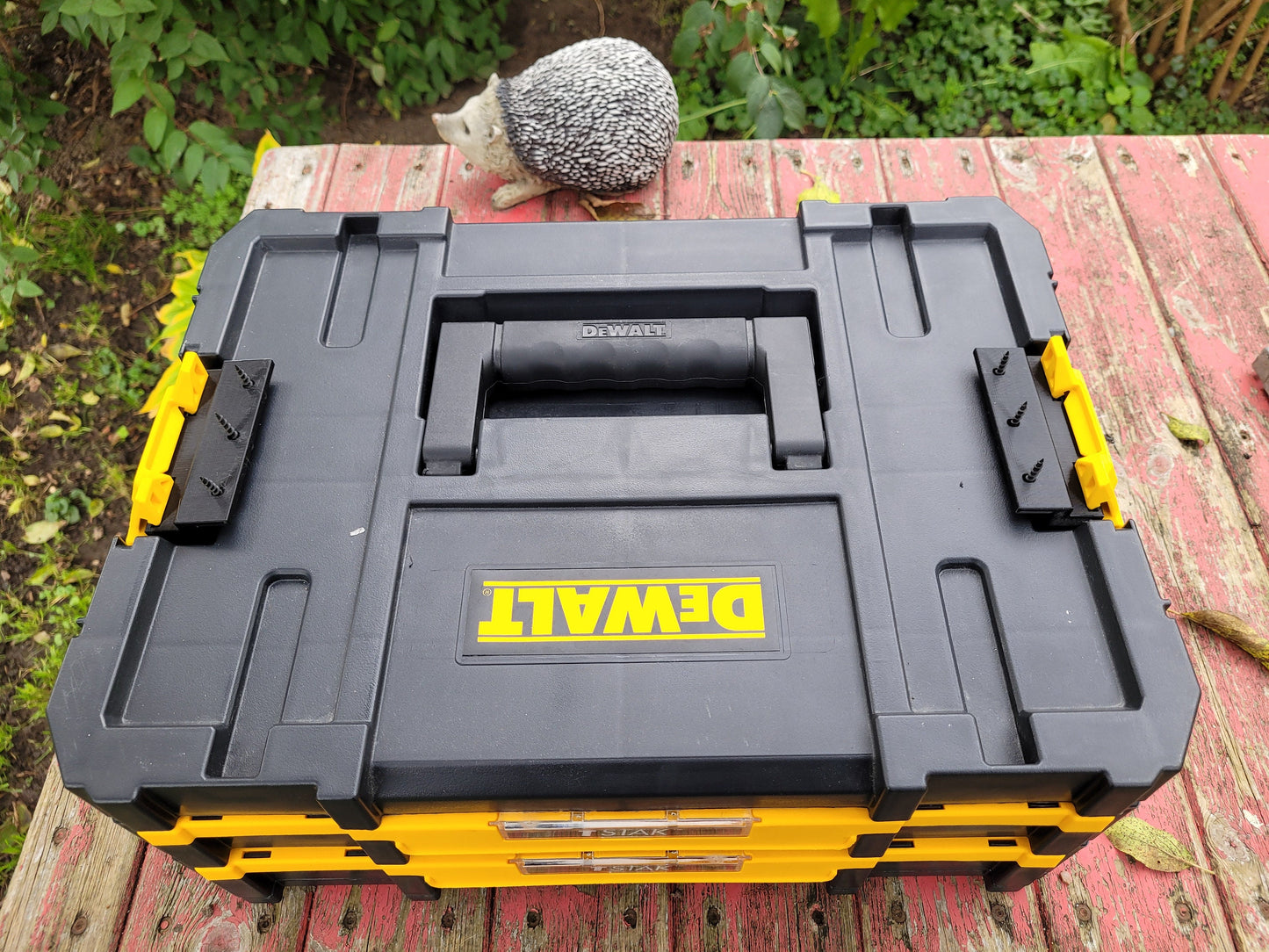 Clippable DeWalt tstak tabletop mount