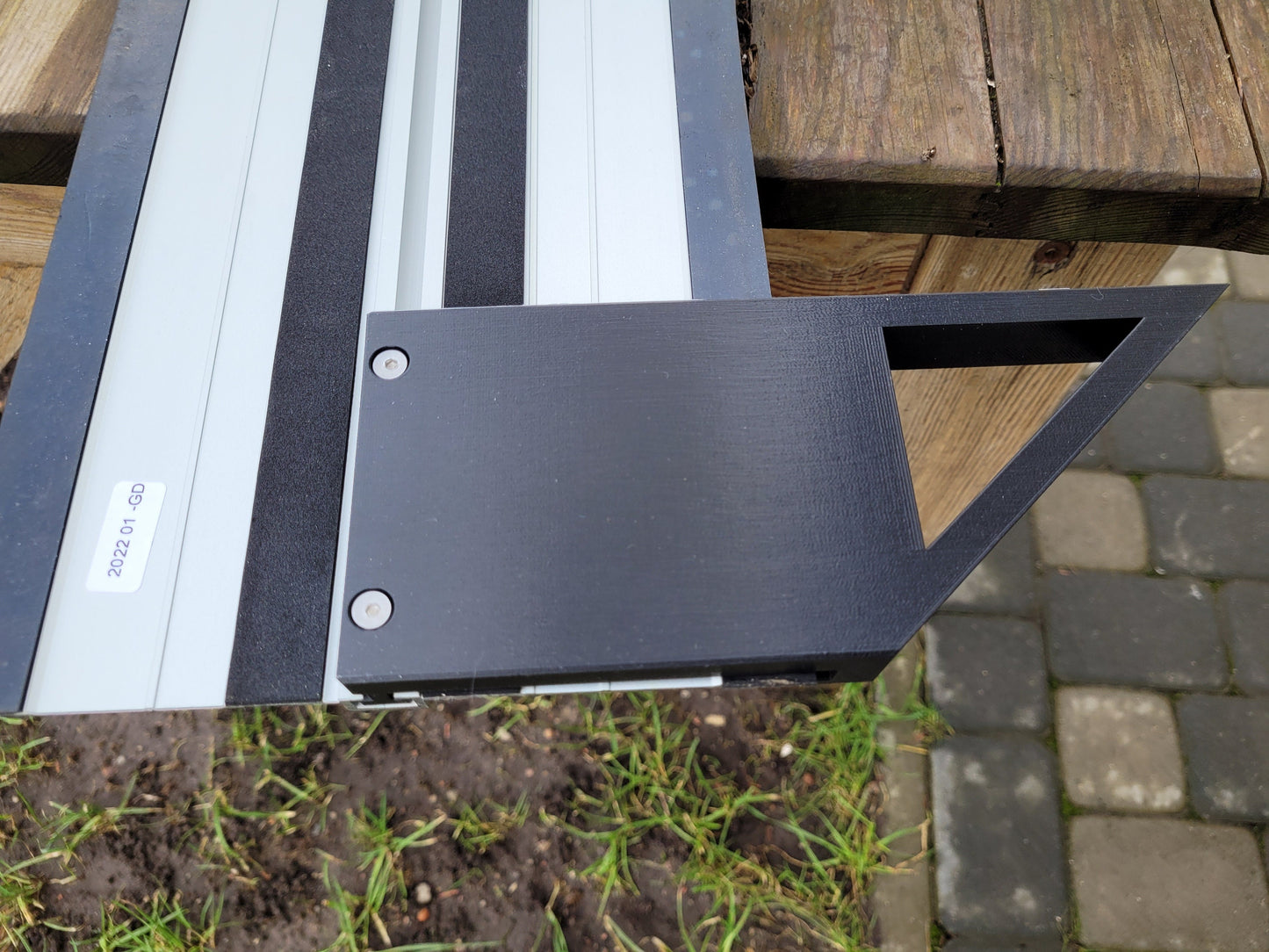 Track rail square fence for Dewalt rails