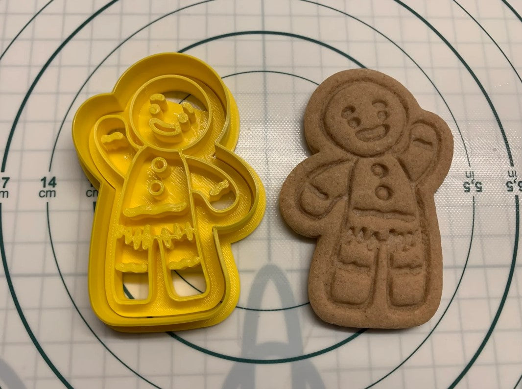 2-Piece Gingerbread Cookie Cutter with Detail Stamp – Easy Press Design