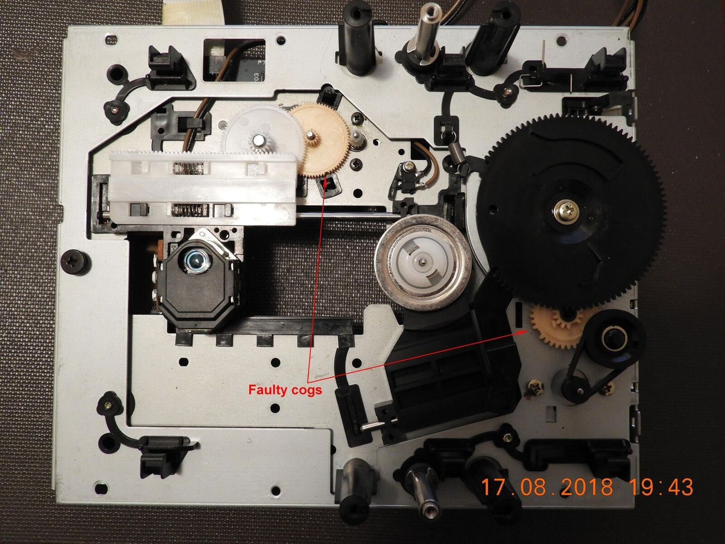 Replacement gear set for teac vrds 7 cd reader (2-17) 2-STEP GEAR 5801571100 (3-8) GEAR (B) 5801568801