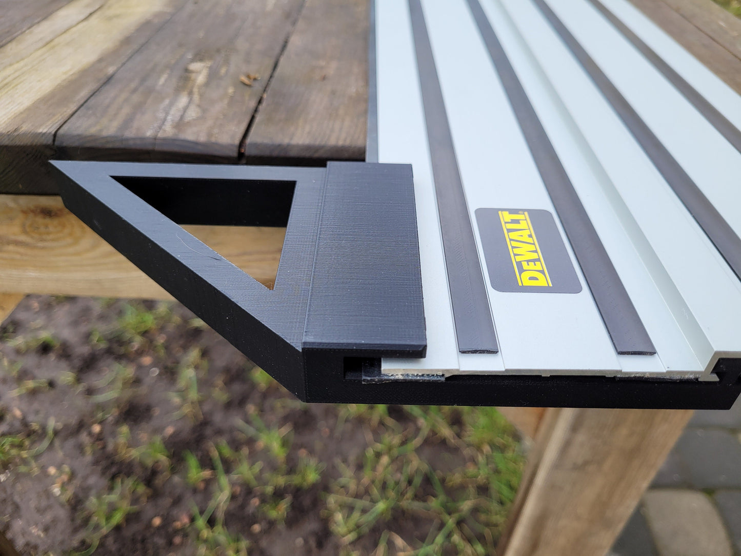 Track rail square fence for Dewalt rails