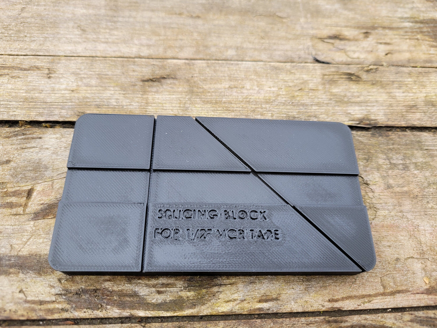 Splicing block for 1/2 inch VCR tape
