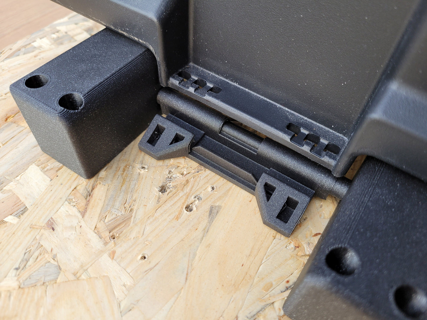 Clippable DeWalt Toughsystem 2.0 floor and wall mount (1 set)